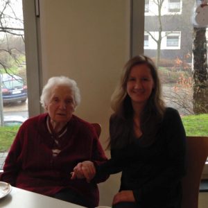 Irma Treptow und Stefanie Bluth beim Stadtteilcafé am Hohenhagen am 14.02.2016.