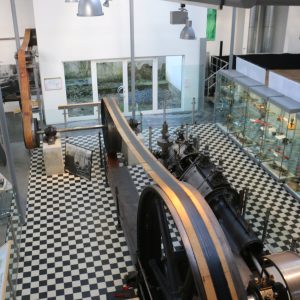 Blick auf Ausstellungshalle des Werkzeugmuseums.