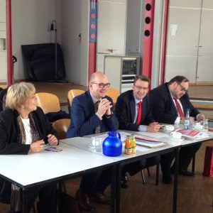 Gern gesehener Gast: der Generalsekretär der NRW SPD, André Stinka, inmitten von Alt-Oberbürgermeisterin Beate Wilding, Sven Wolf & Sven Wiertz.