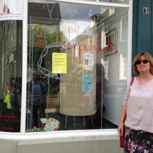 Vor dem Lotsenpunkt in Lennep: Defekte Scheibe.