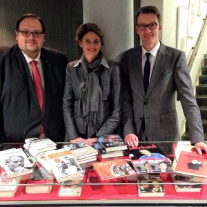 Ein Geburtstagsgeschenk für Willy Brandt erreicht die Zentralbibliothek