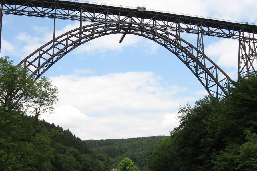 Der neue Brückenpark unter der Mügstener Brücke